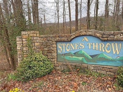 /international/us/a-stones-throw-st-albans-wv-110106473328/