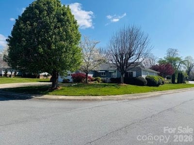 /international/us/200-dartcrest-drive-hendersonville-nc-110106924243/