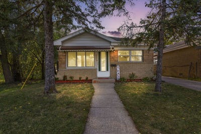 /international/us/8621-43rd-street-lyons-il-110099187208/