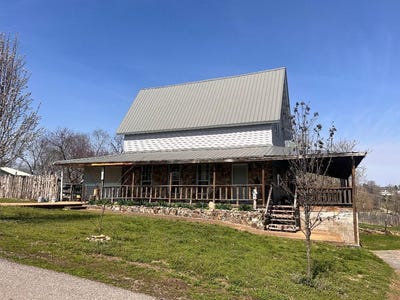/international/us/695-summit-avenue-mammoth-spring-ar-110106357206/