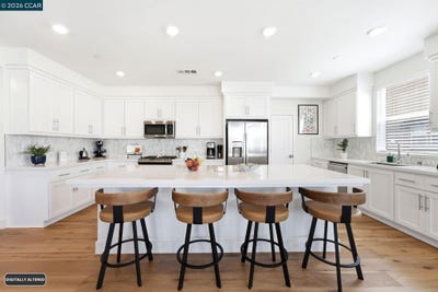 /international/us/9732-seawind-way-newark-ca-110108606151/