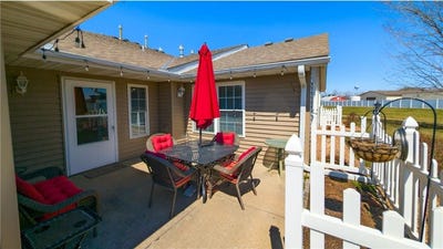 /international/us/1906-oak-tree-lane-austin-mn-110107279251/
