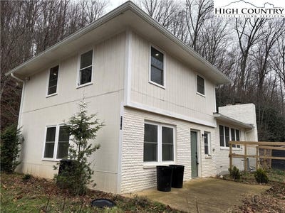 /international/us/206-bryant-combs-road-sugar-grove-nc-110104503136/