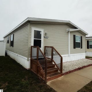 /international/us/1279-beacon-hill-court-mt-pleasant-mi-110098759925/