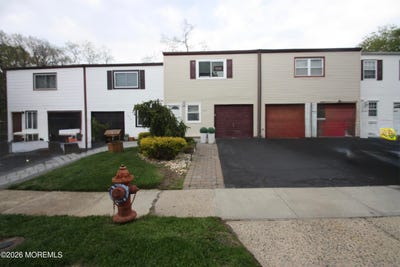 /international/us/615-randall-way-matawan-nj-110106228628/