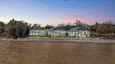 /international/us/2614-lake-street-algoma-wi-110107544919/