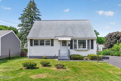 /international/us/48-munro-court-troy-ny-110108384173/