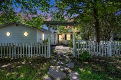 /international/us/211-e-bonham-jefferson-tx-110108539878/