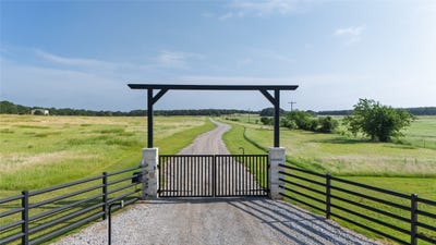 /international/us/1100-county-road-1785-sunset-tx-110109057773/
