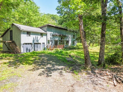 /international/us/22-shelter-drive-richmond-me-110119671949/