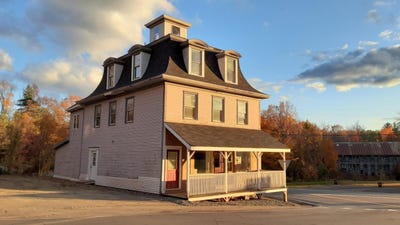 /international/us/3-center-hill-road-weld-me-110108472155/