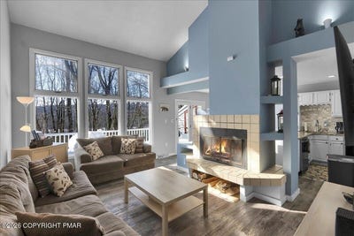 /international/us/102-laurelwoods-drive-lake-harmony-pa-110105289234/