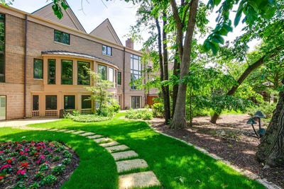 /international/us/1302-hawthorne-lane-hinsdale-il-110108384156/