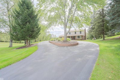 /international/us/4900-caravan-drive-dryden-mi-110110327911/