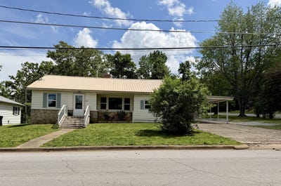 /international/us/806-n-utah-street-west-plains-mo-110107727637/