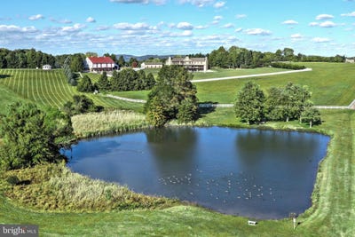 /international/us/2064-rosewood-lane-york-pa-110100981310/