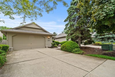 /international/us/12747-olympus-way-strongsville-oh-110108229725/