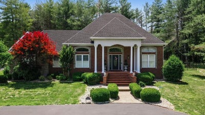 /international/us/11-whispering-pine-lane-scottsville-ky-110107033795/