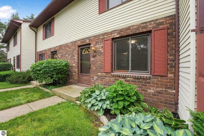 /international/us/3855-hammond-road-traverse-city-mi-110100569347/