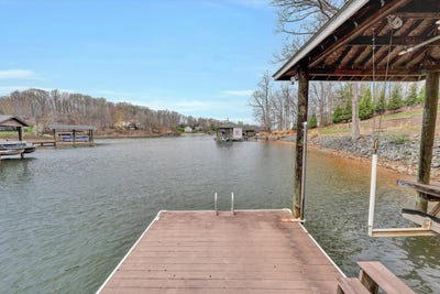 /international/us/951-piney-point-rd-union-hall-va-110106918090/