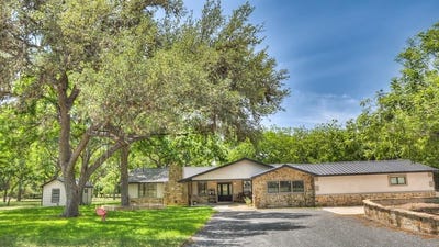 /international/us/727-leakey-springs-rd-leakey-tx-110105397288/
