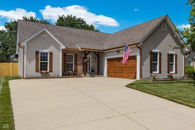 /international/us/5926-regency-drive-columbus-in-110108818841/