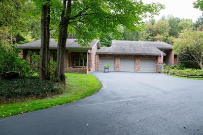 /international/us/284-chimney-hill-drive-colchester-vt-110101538003/?lang=id
