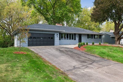 /international/us/5932-walnut-drive-edina-mn-110119990874/