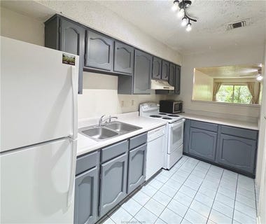 /international/us/3923-old-oaks-drive-bryan-tx-110106847561/