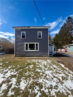 /international/us/12-maple-street-savona-ny-110106496315/