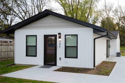 /international/us/727-w-hickory-street-nevada-mo-110103385032/