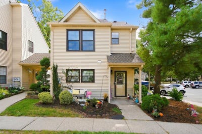 /international/us/75-whispering-oaks-way-jackson-nj-110119987028/