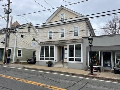 /international/us/10-child-street-warren-ri-110104871019/