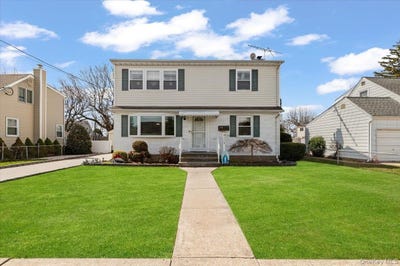 /international/us/2192-6th-street-east-meadow-ny-110107053107/