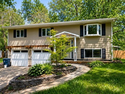 /international/us/1949-orchard-drive-stevensville-mi-110108094671/
