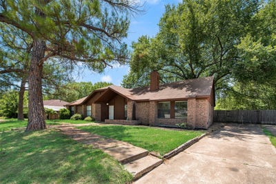 /international/us/208-e-denton-drive-euless-tx-110109457243/