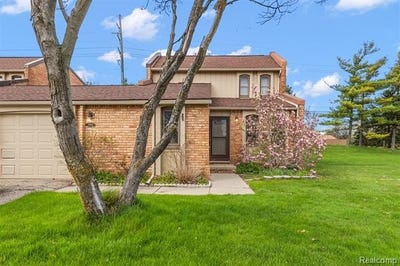 /international/us/2905-moon-lake-drive-west-bloomfield-twp-mi-110107847636/