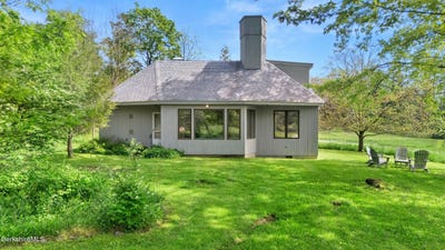 /international/us/215-old-stockbridge-rd-lenox-ma-110108258300/