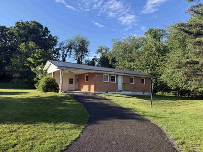 /international/us/1610-mudpike-road-christiansburg-va-110108582830/