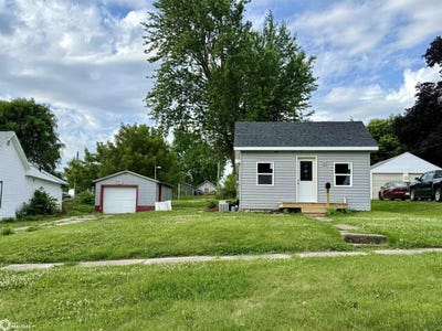 /international/us/1312-w-church-street-marshalltown-ia-110100388718/