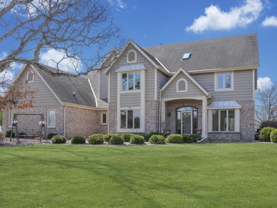 /international/us/9223-w-wyndham-hills-ct-franklin-wi-110107212899/