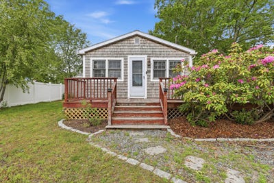 /international/us/38-agawam-lake-shore-drive-wareham-ma-110108552154/