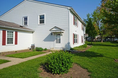 /international/us/223-harvest-court-vernon-hills-il-110107992494/