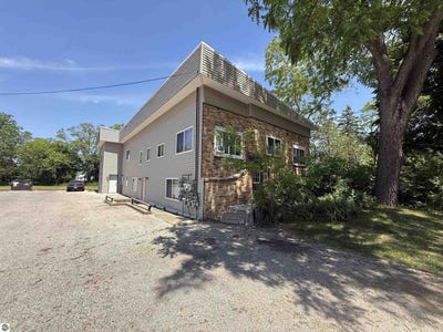 /international/us/1019-e-broadway-street-mt-pleasant-mi-110108974614/