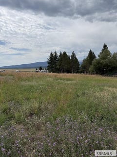 /international/us/5166-valley-drive-island-park-id-110110256602/