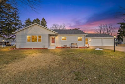 /international/us/206-n-depot-street-fox-lake-wi-110106705673/