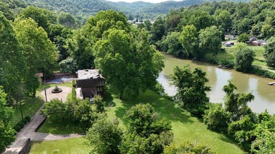 /international/us/1329-pennsylvania-avenue-saint-albans-wv-110101063615/