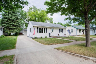 /international/us/805-13th-street-north-moorhead-mn-110108814314/