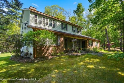 /international/us/701-zena-highwoods-road-woodstock-ny-110108196293/