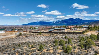 /international/us/tract-d-maestas-road-1-plus-acres-ranchos-de-taos-nm-110105279019/